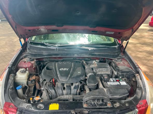 A picture of Hyundai Sonata Limited 2012
