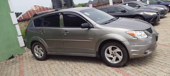 A picture of Pontiac vibe 2003