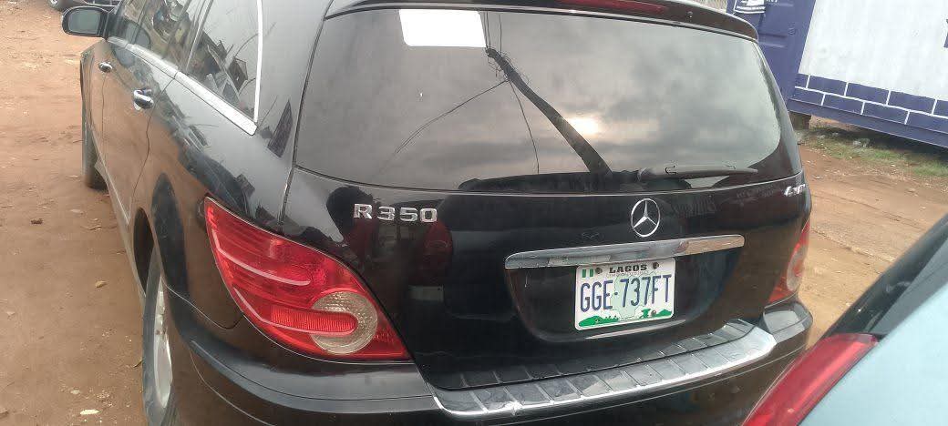 A picture of 2008 Mercedes Benz r350 4 matic