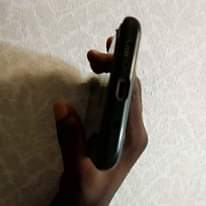 A picture of Samsung s10 Kioo kumekufa sema mashine ya ndani ni nzima
