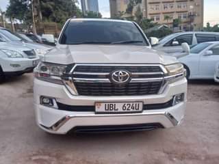 A picture of TOYOTA LAND CRUISER V8
