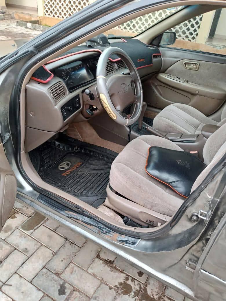 A picture of 2001 Toyota camry
