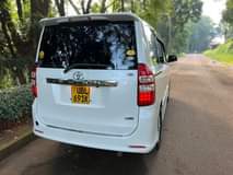 A picture of Toyota Noah 2010 Si Version