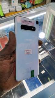 A picture of GALAXY S10
