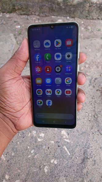 A picture of Samsung A32 na A05