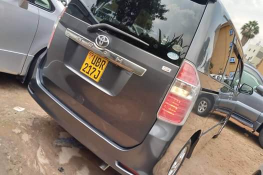 A picture of NOAH 2009 UBR 4 WD Black interior 15 Millions deposit.
