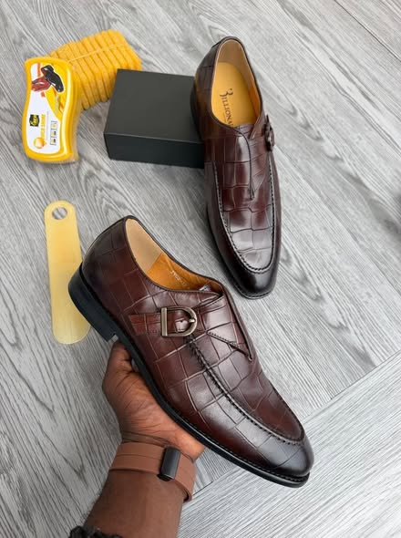 A picture of Men s shoes