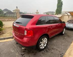 A picture of Quick deal V Clean 1st body 2012 Ford Edge with