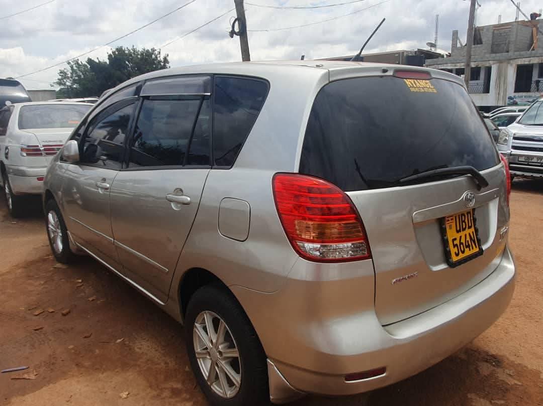A picture of 2004 Toyota spacio