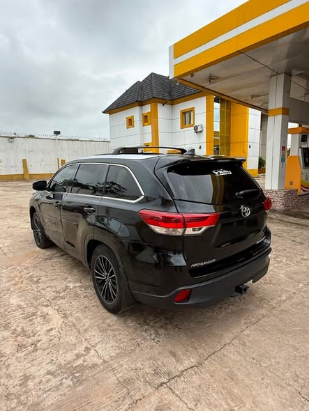 A picture of 2016 Toyota Highlander