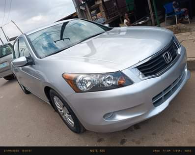 A picture of Honda Accord 2012