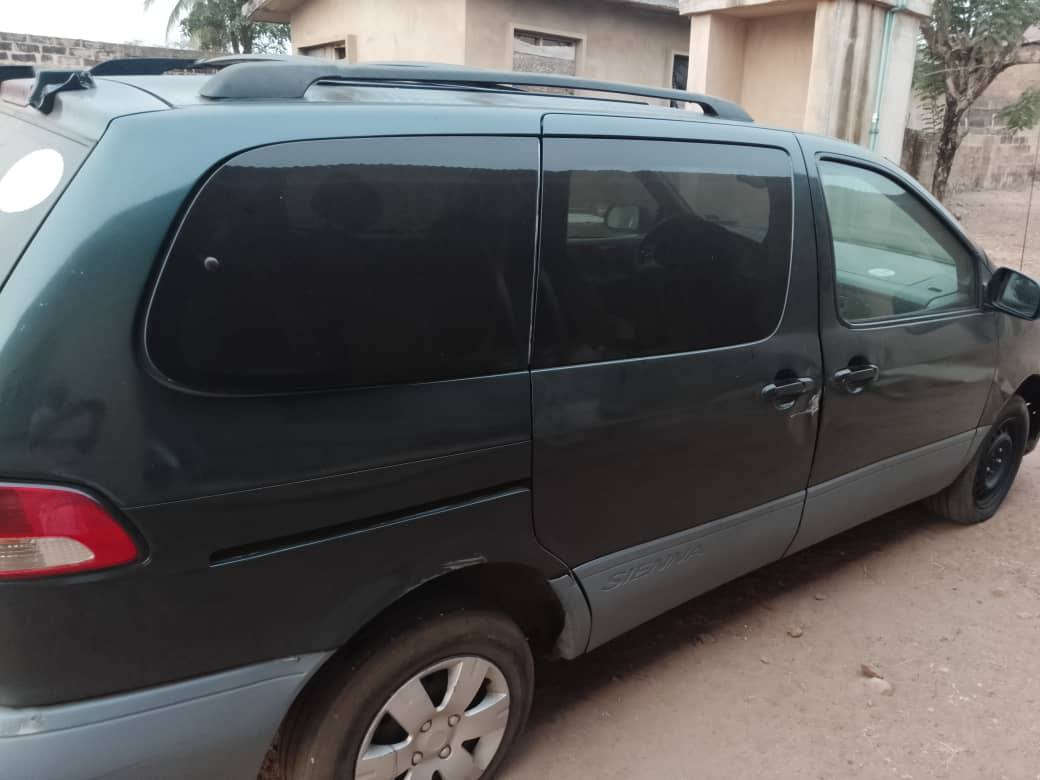 A picture of Toyota Sienna