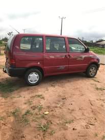 A picture of Nissan Serena year 2000 First body pan neatly used Manual