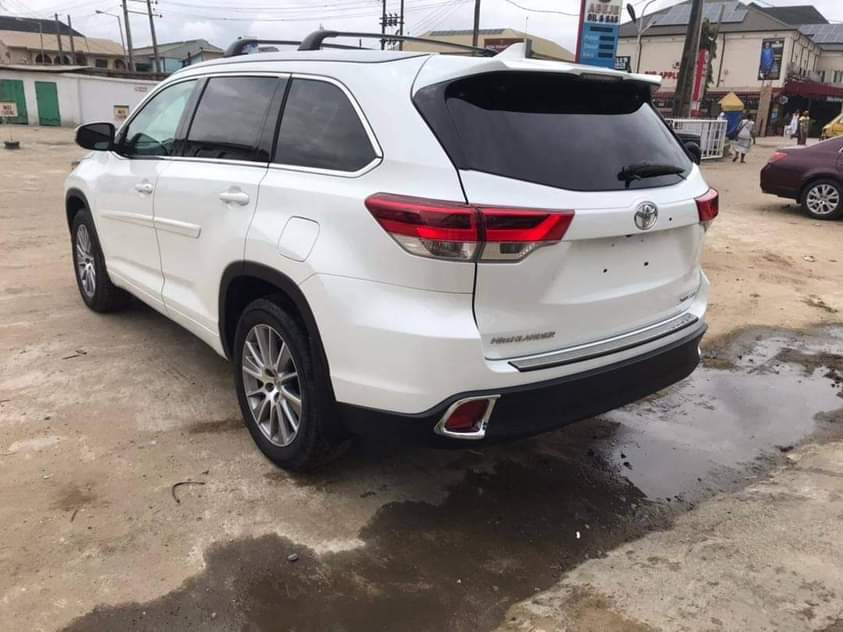 A picture of 2016 Toyota Highlander