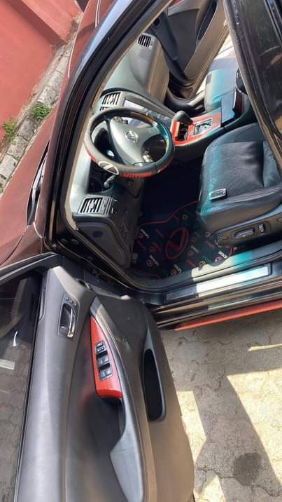 A picture of Registered 2012 Lexus ES350 full option with panoramic roof Rev