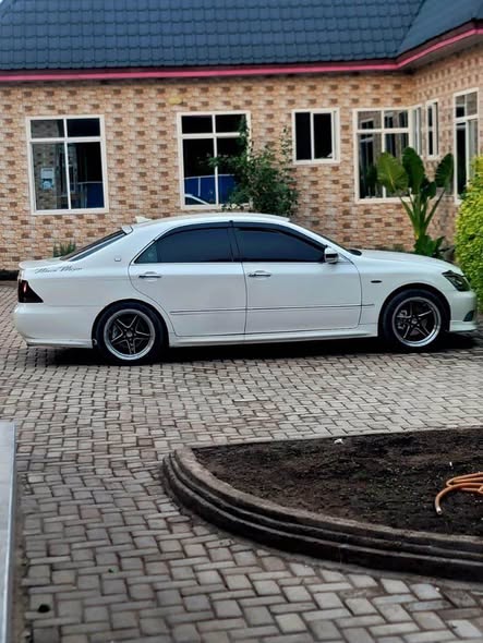 A picture of Toyota crown for sale