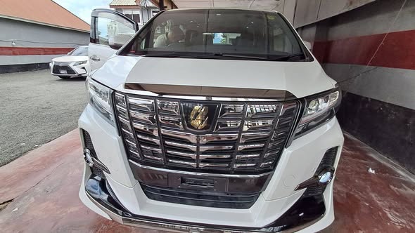 A picture of TOYOTA ALPHARD 2016