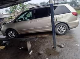 A picture of SIENNA FOR SALE NOTE GEAR DO DISENGAGE Engine AC Going