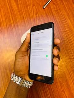 A picture of Iphone 7plus GB32