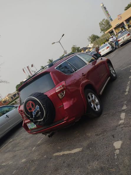 A picture of Toyota RAV4 2011