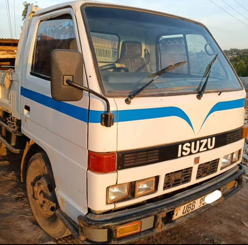 A picture of ISUZU TIPPER