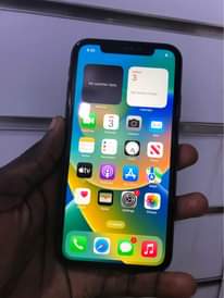 A picture of iPhone 11 128gb faceid working clean no cracks 1 1M
