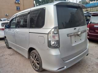 A picture of TOYOTA NOAH MODEL