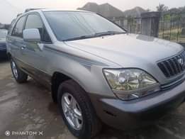 A picture of Belgium grade Lexus Rx 300 2002 model silent engine with