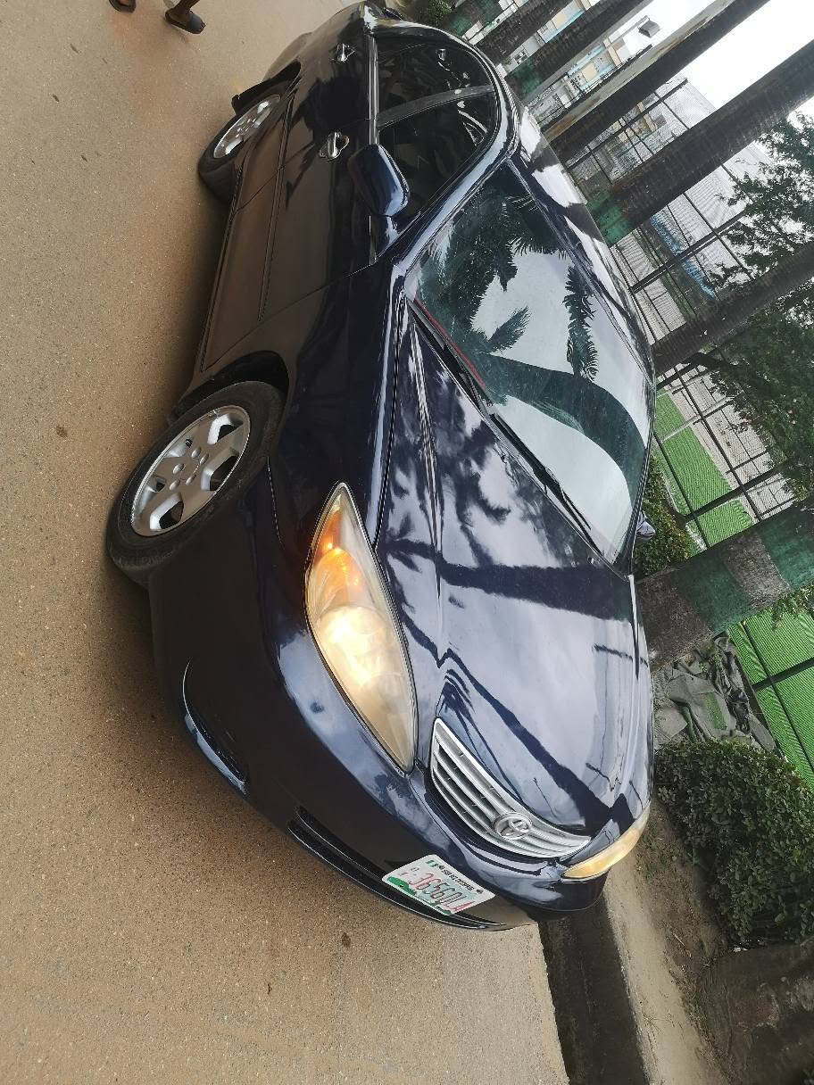 A picture of Toyota camry 2004 engine and gear working good chilling ac