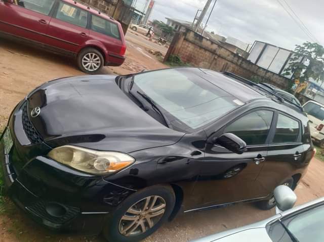 A picture of Toyota matrix 2010 Engine and Gear 100 AC chilling very