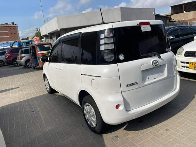 A picture of TOYOTA SIENTA