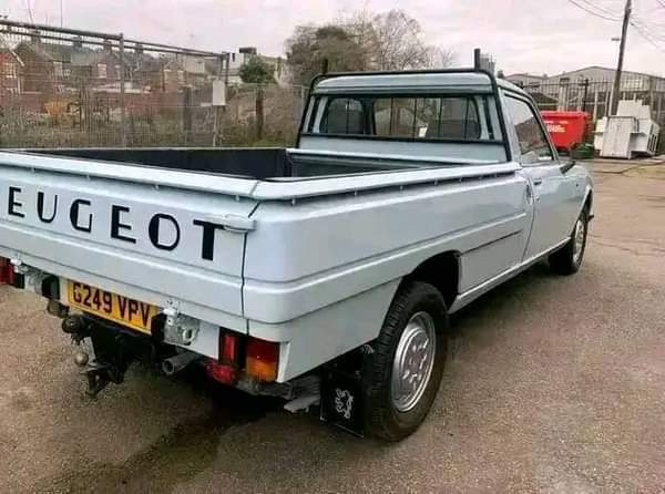 A picture of VERY CLEAN AND NEAT DIRECT TOKUNBO Make PEUGEOT 504 Model