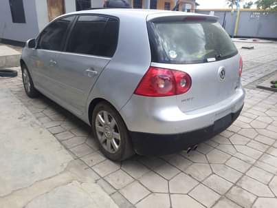 A picture of Volkswagen golf5 kali sana full ac safari popote mzki mkubwa