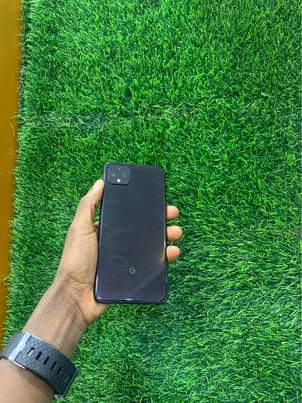 A picture of GOGGLE PIXEL 4XL GB 128 RAM 6
