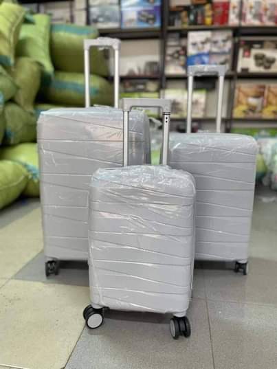 A picture of Bag FULLSET pc 3 bei Tsh 185 000