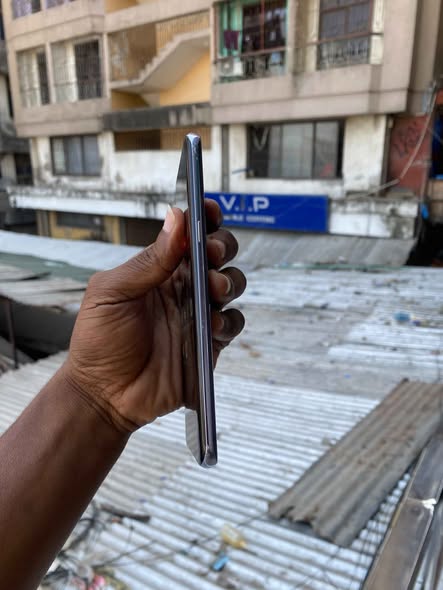 A picture of Samsung S8 storage 64gb Original display Full display