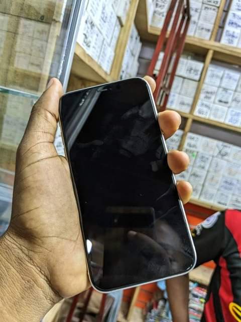 A picture of Iphone XR gb 64