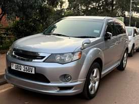 A picture of mistubishi outlander roadest