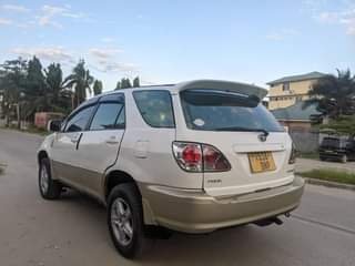 A picture of TOYOTA HARRIER BEI .........13.9M 0789200764