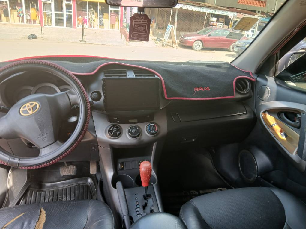 A picture of Rav4 2008