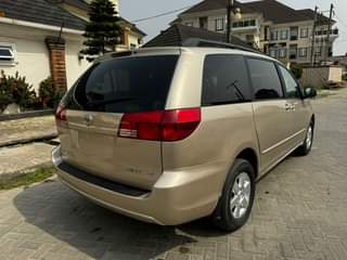 A picture of 2005 Totyota Sienna