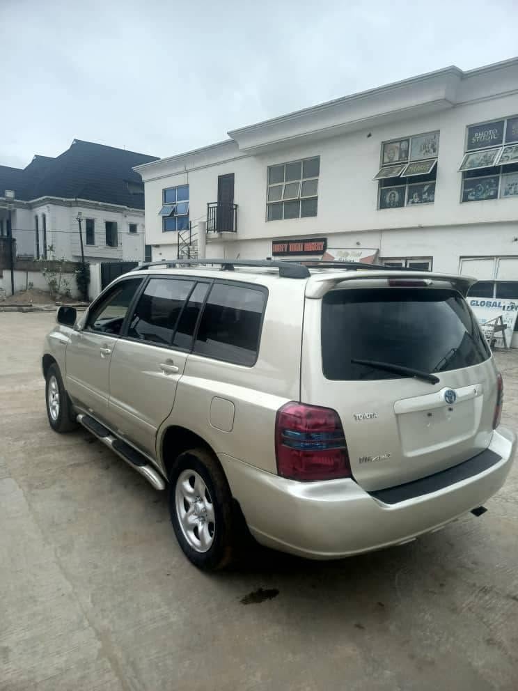 A picture of 3 850 last owner need money NOW NOW 3 850