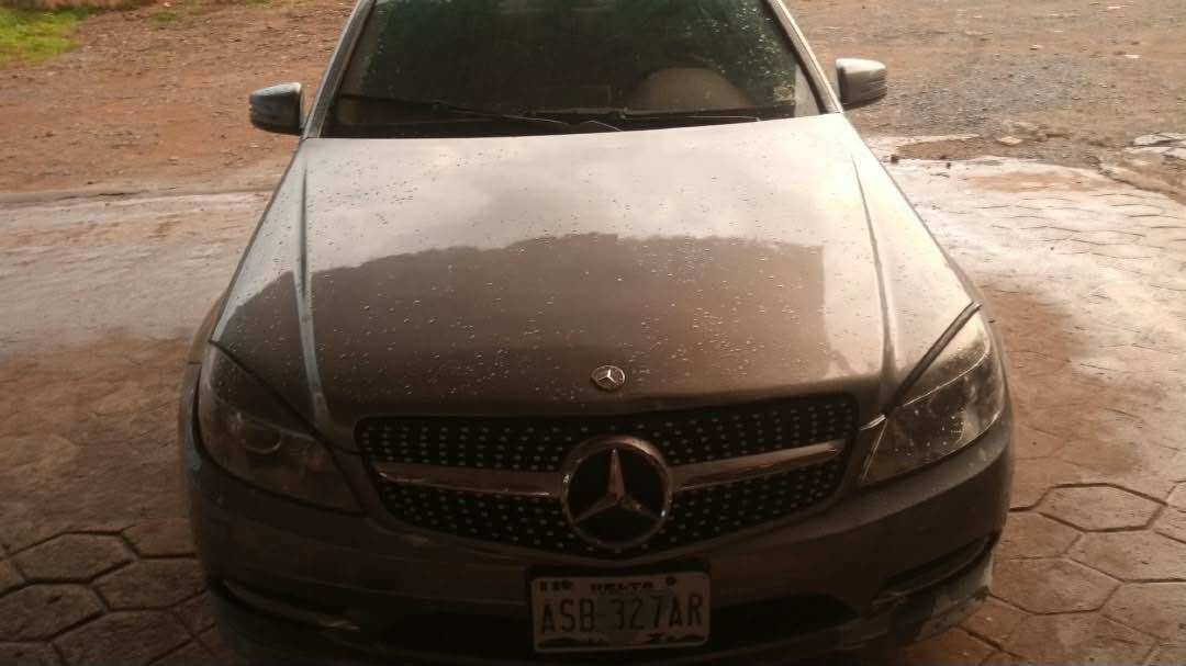 A picture of C300 with smoking engine 2 5m to the owner buyer