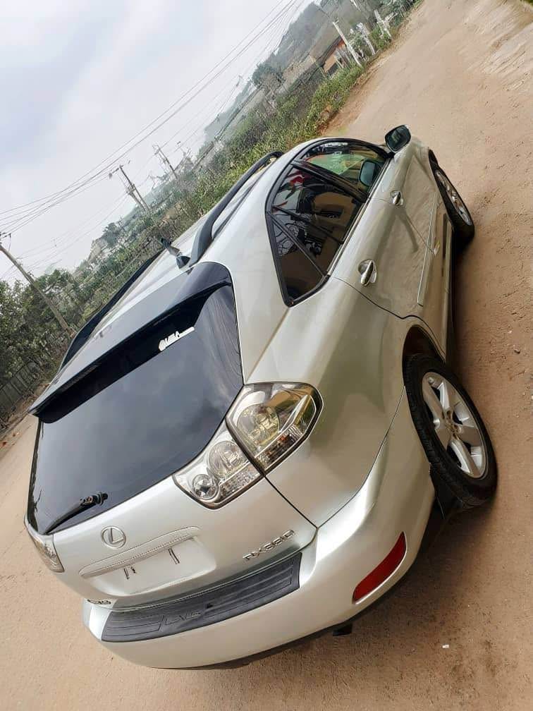 A picture of 2005 Lexus RX330 Untouched engine and gear AC First body
