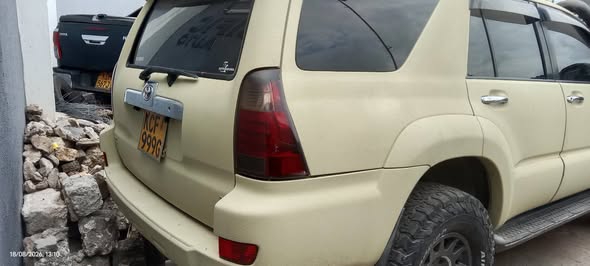 A picture of Toyota surf HEAVY DUTY CAMPAIGN CAR