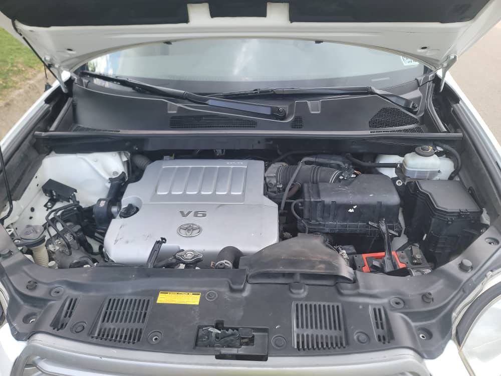 A picture of Toyota Highlander 2010