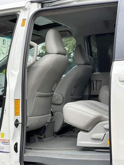 A picture of 2013 Toyota sienna one months register available