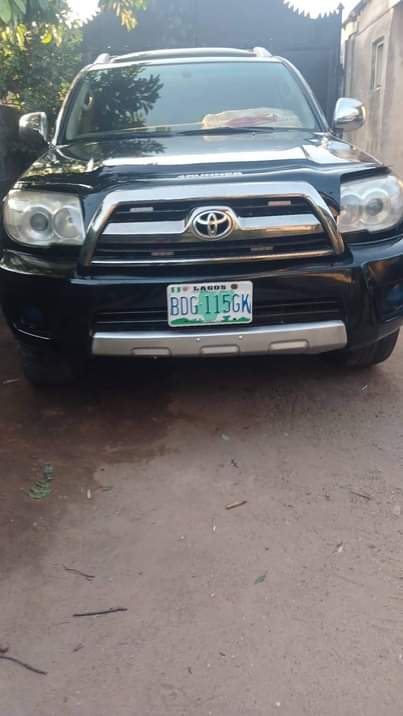 A picture of 4runner 2006 model Ac gear and engine good