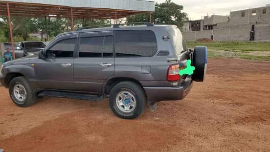 A picture of Land cruiser 35mln
