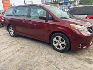 A picture of TOYOTA SEINNA 012 TOKs